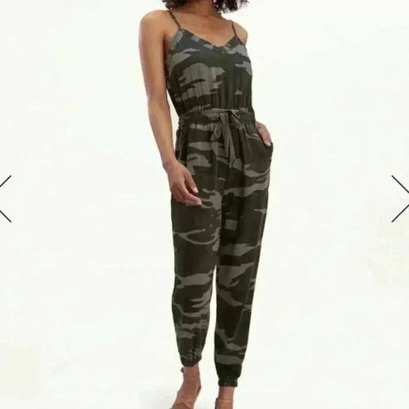 Splendid Jetsetter Jumpsuit LARGE Camouflage‎ Comfy Casual Feminine Pockets NWT - Picture 1 of 13